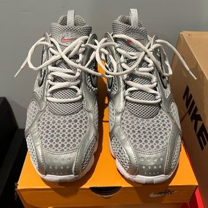 NIKE SPIRIDONS
